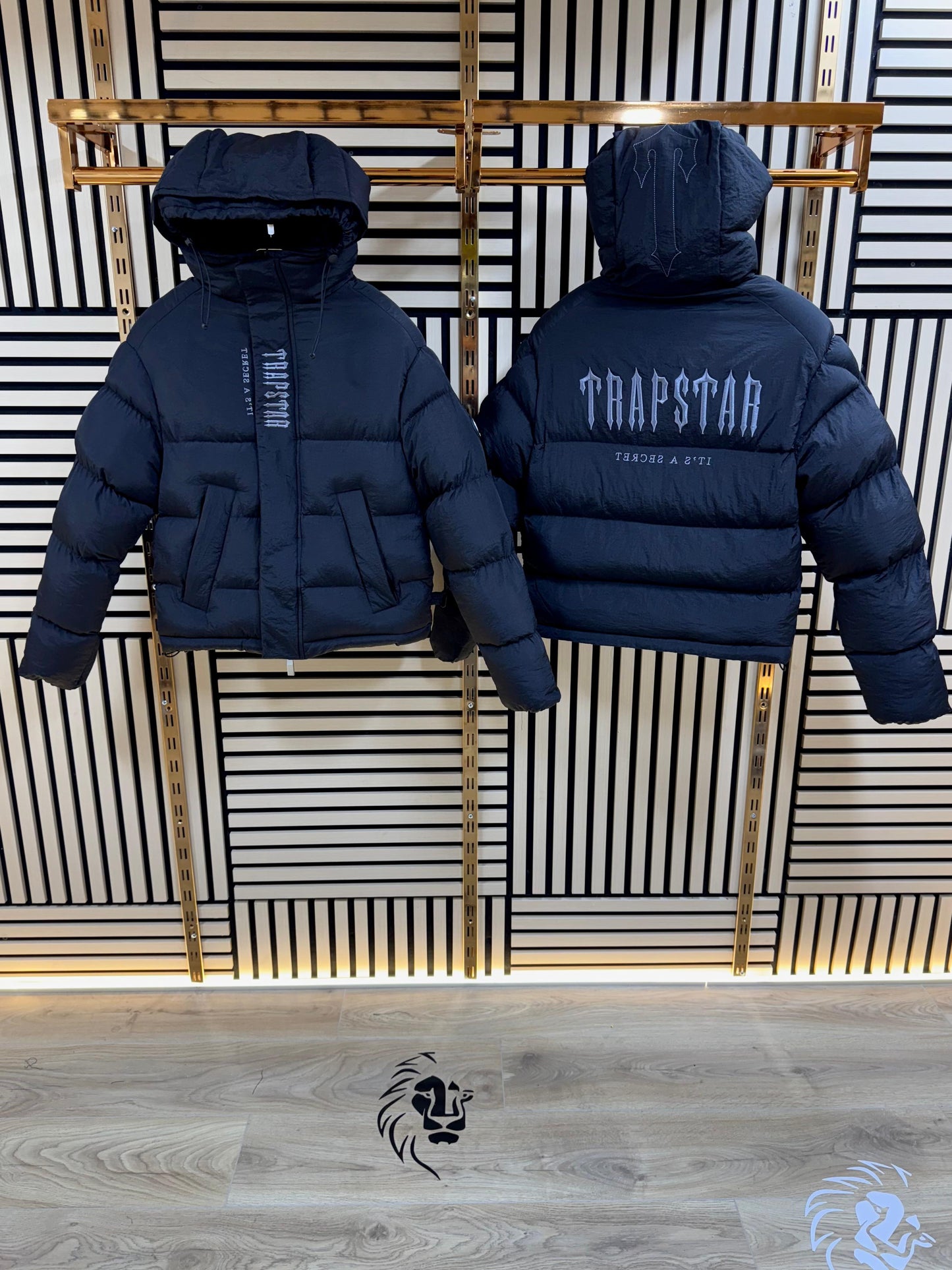 Abrigo TRPSTR "Black"