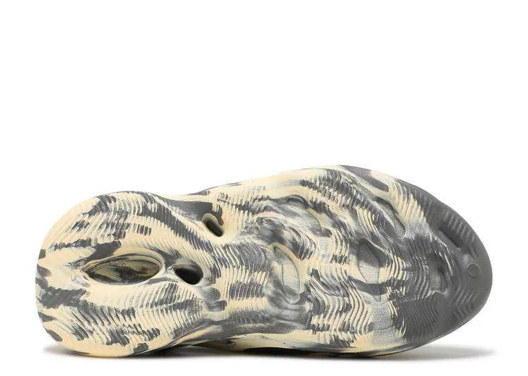 YEEZY FOAM RUNNER ‘MXT MOON GREY’