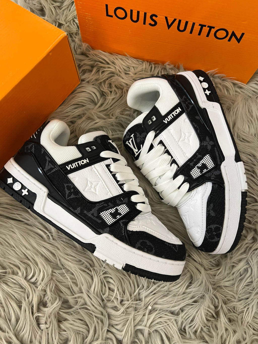 TRAINER "Black White"