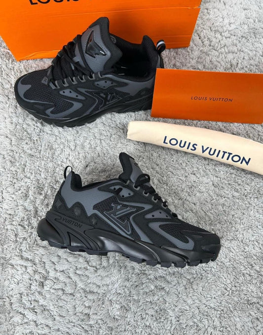LV "Triple Black"