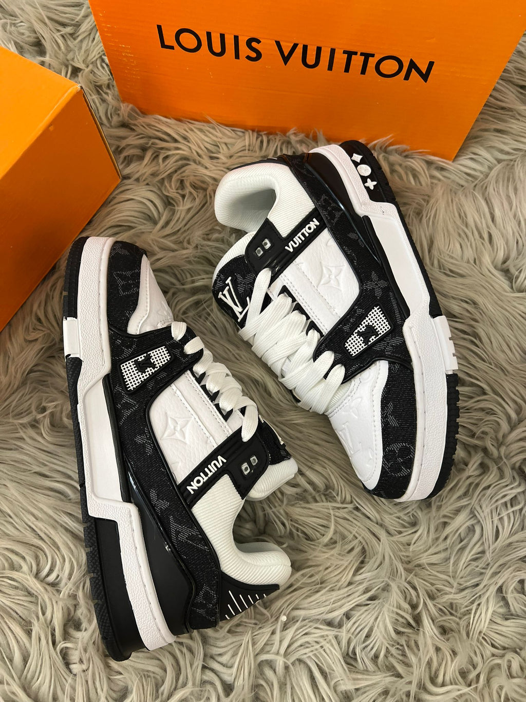 TRAINER "Black White"