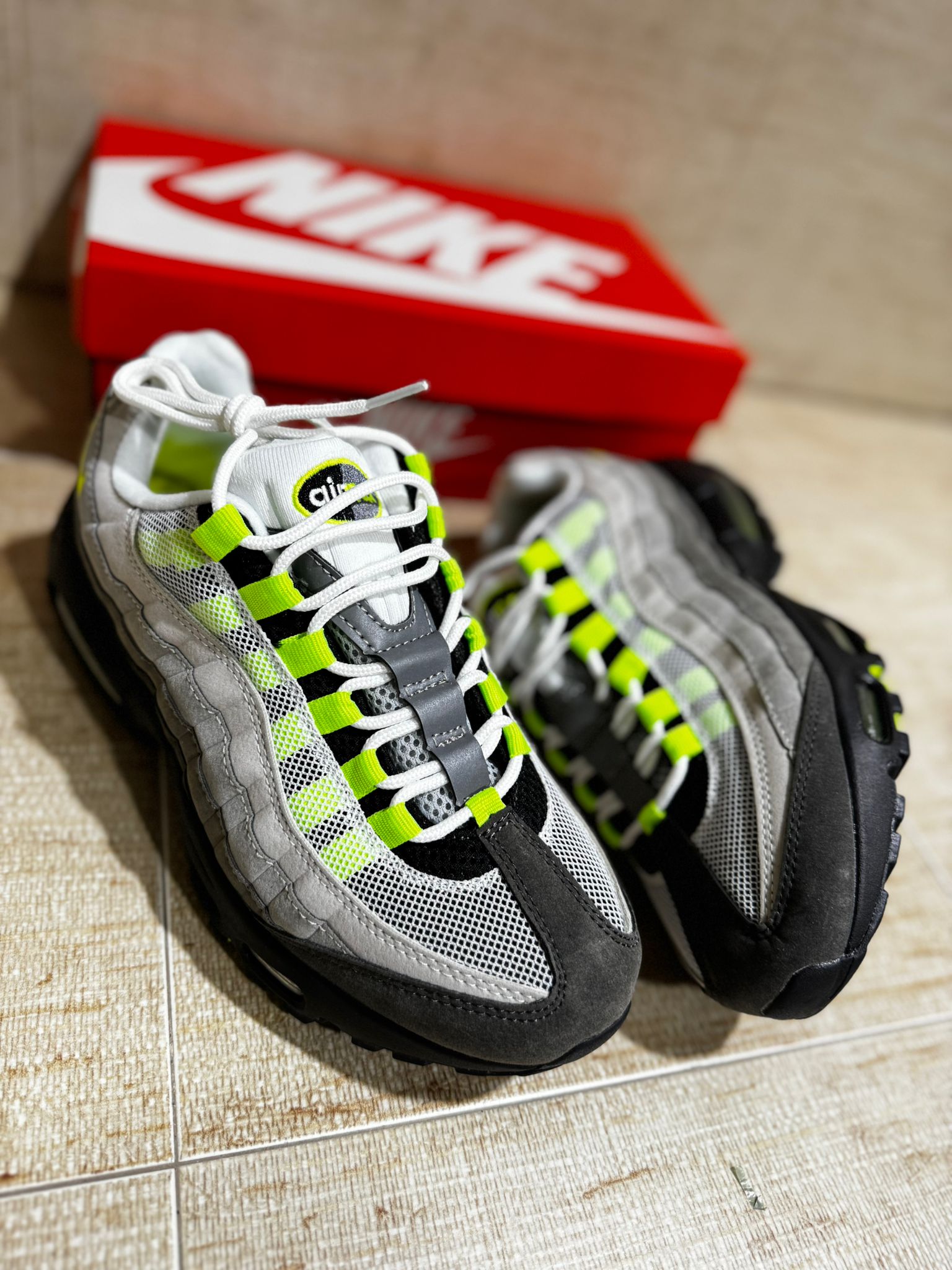 AM 95 x "Light Green"