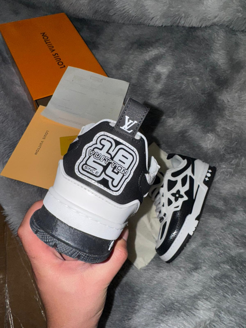 LV SKATE "BLACK & WHITE"