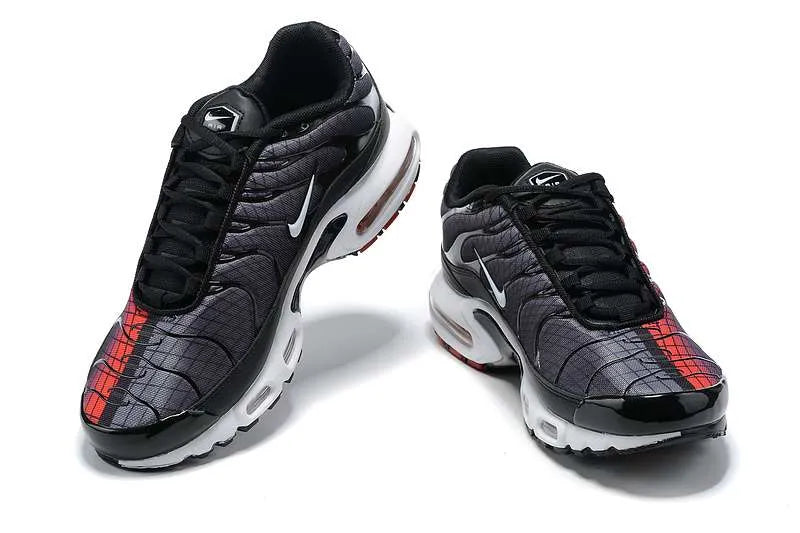 AIR MAX PLUS TN ‘HALF RED BLACK’