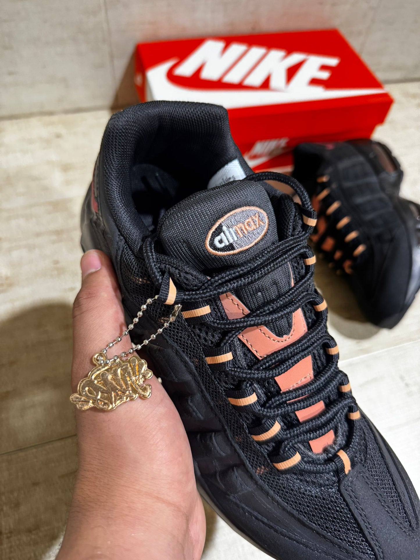 AM 95 x "SYNA WORLD"