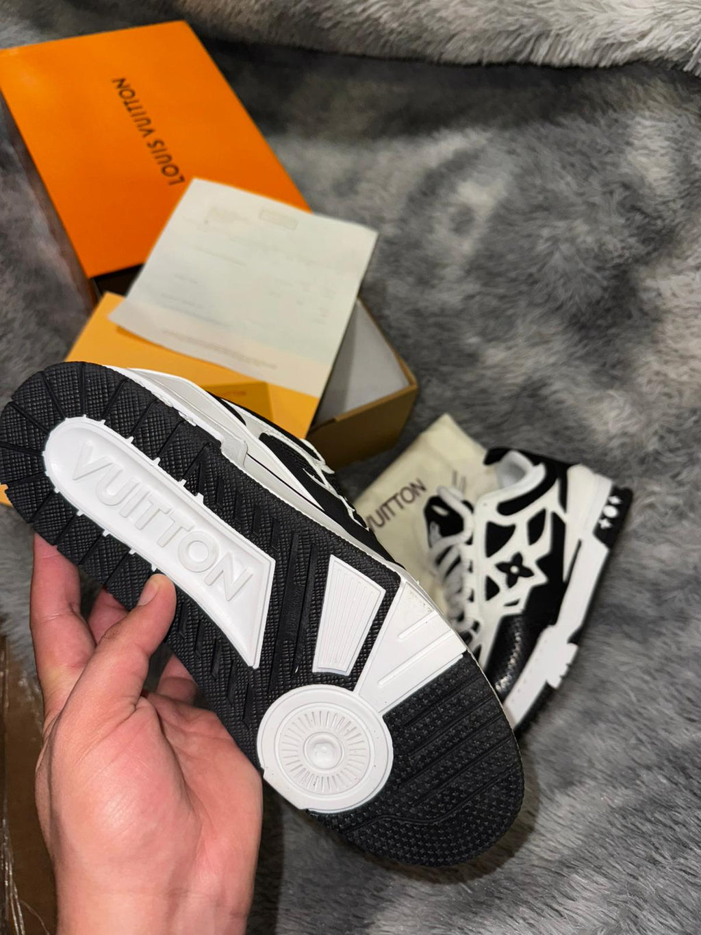 LV SKATE "BLACK & WHITE"