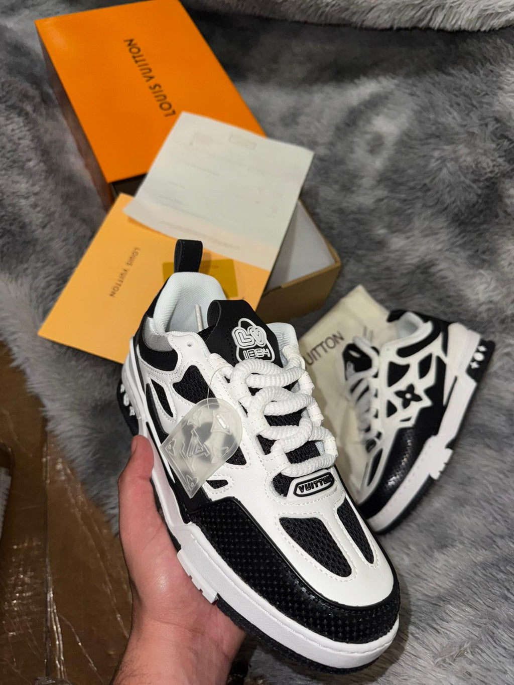 LV SKATE "BLACK & WHITE"