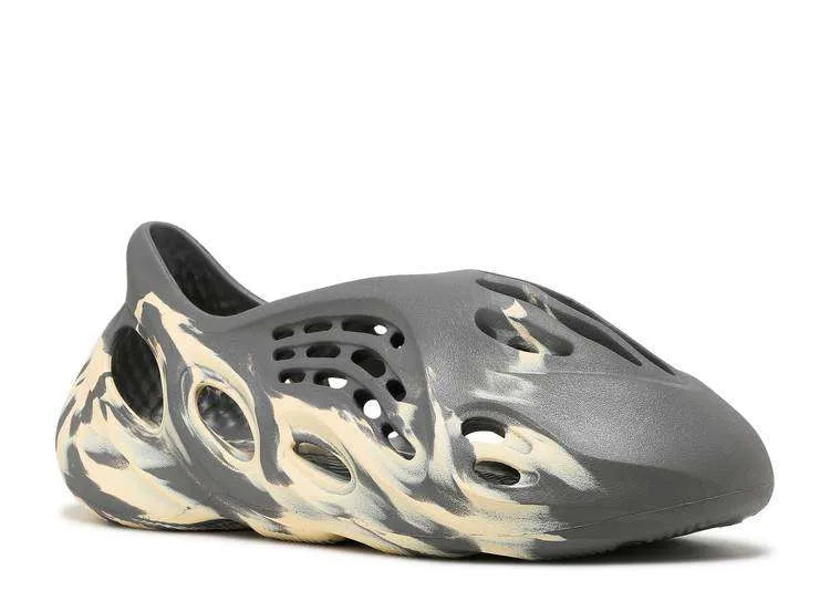 YEEZY FOAM RUNNER ‘MXT MOON GREY’